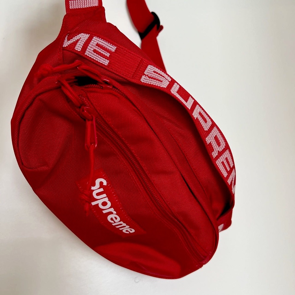 Authentic Supreme waist bag (SS18) in the trendiest color of the season! RED ❤️